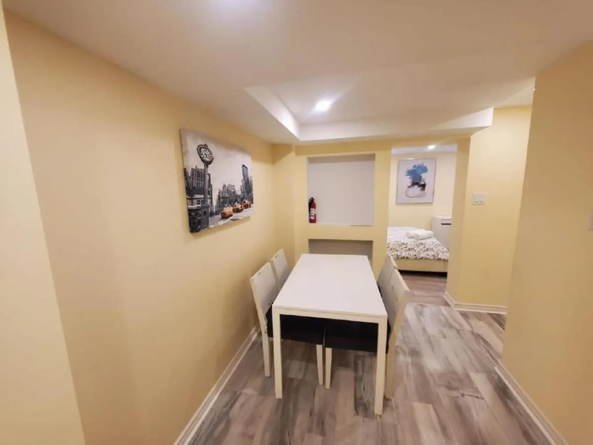 ゲストハウス ホテル Beautiful Unit In Nepean オタワ