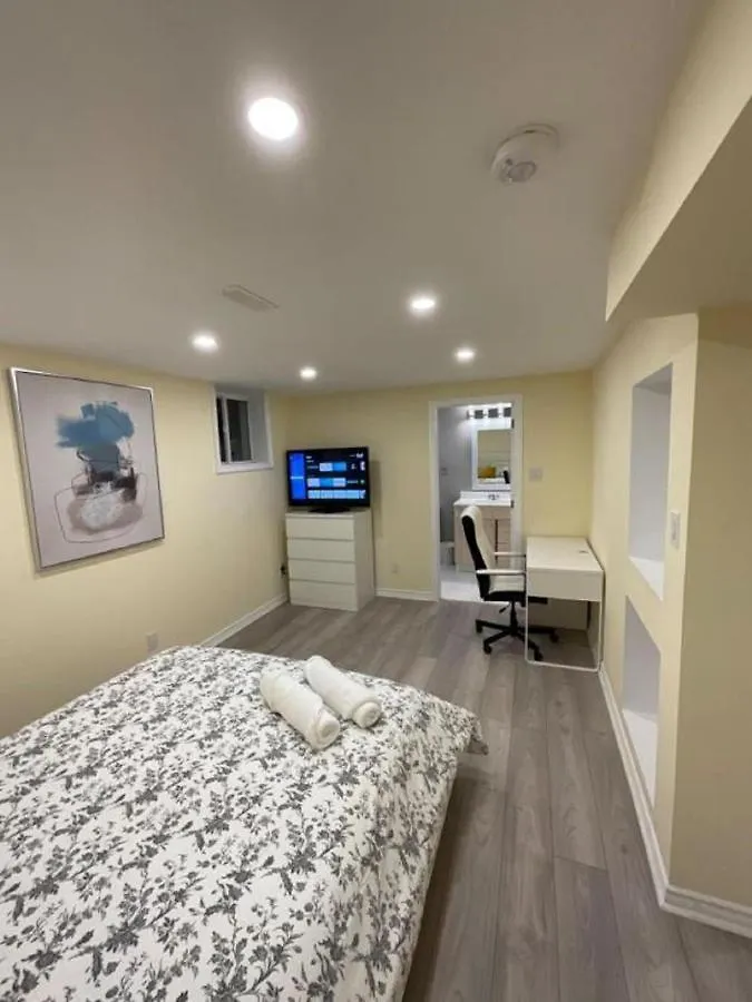 ホテル Beautiful Unit In Nepean オタワ 0*,