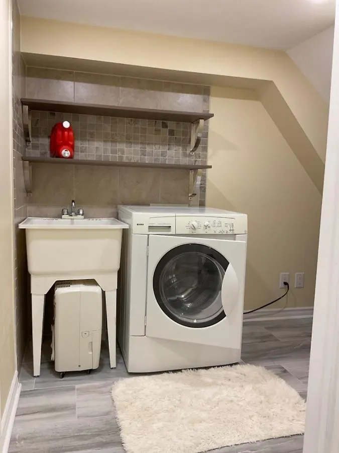 Отель Beautiful Unit In Nepean Оттава Гостевой дом